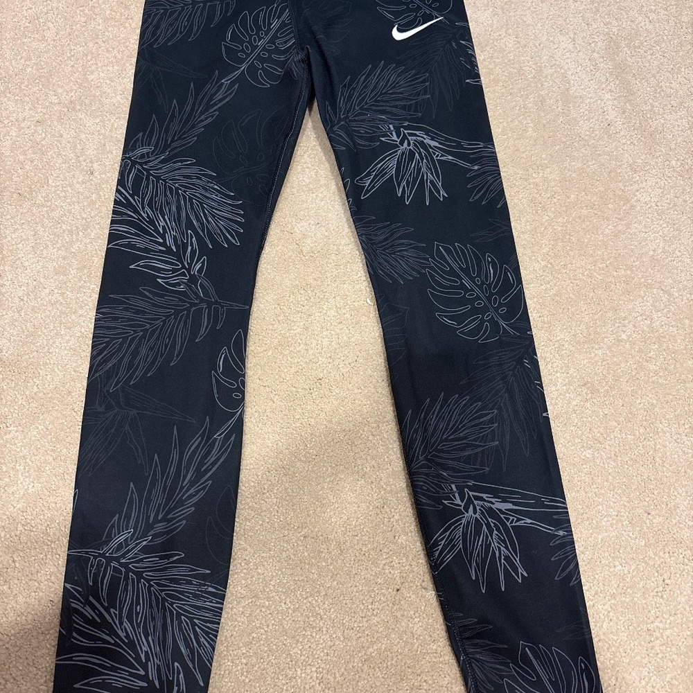 Nike dri-fit size small leaf printed leggings